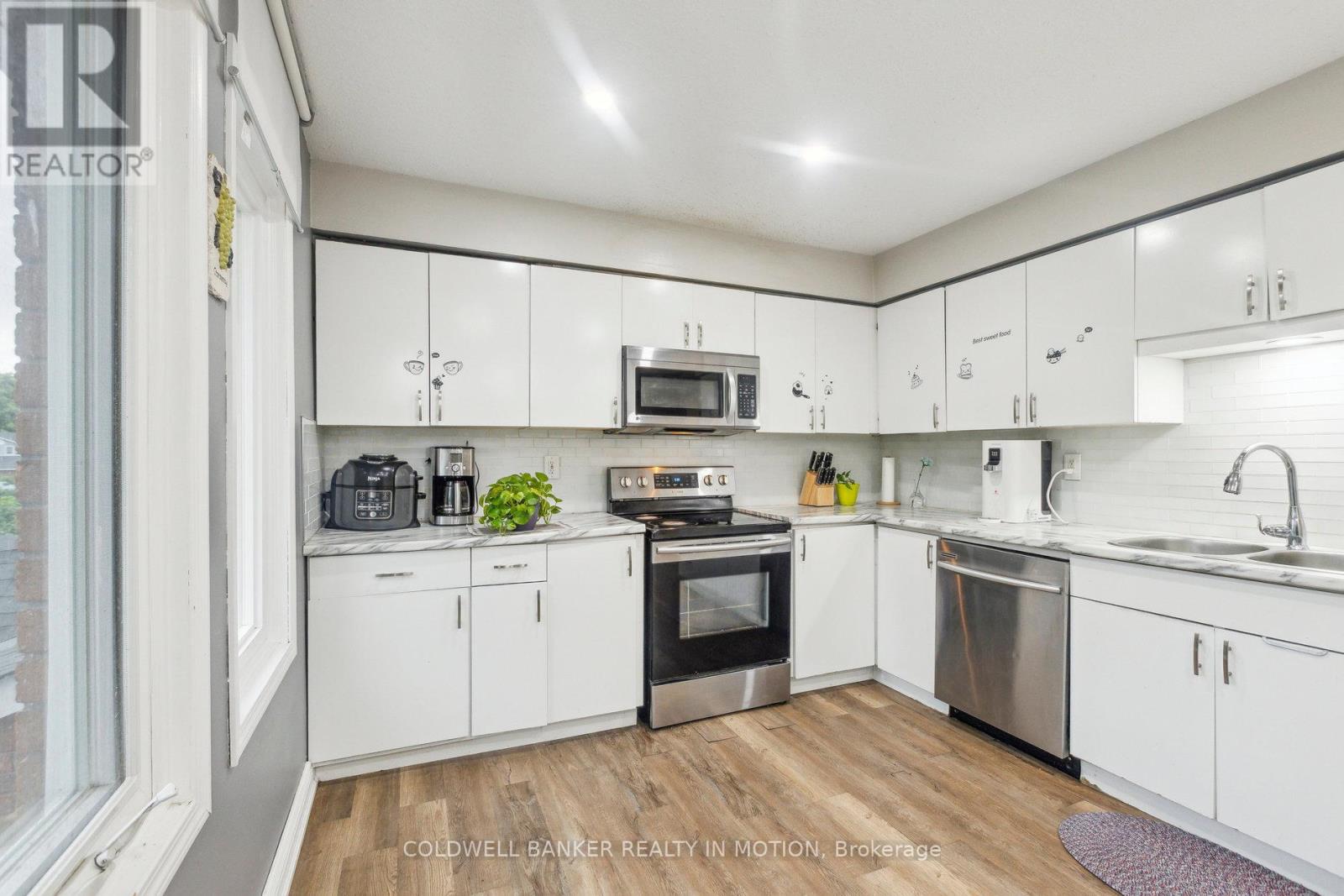 74 Fairgreen Close, Cambridge, Ontario  N1T 1T7 - Photo 12 - X12206252