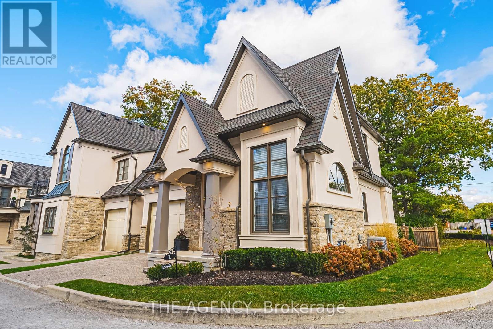 1 Arbourvale Common, St. Catharines (Glendale/glenridge), Ontario  L2T 0A6 - Photo 4 - X12206258