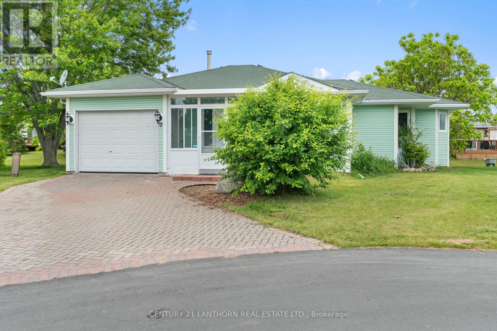 9 REYNOLDS PLACE, Prince Edward County, Ontario