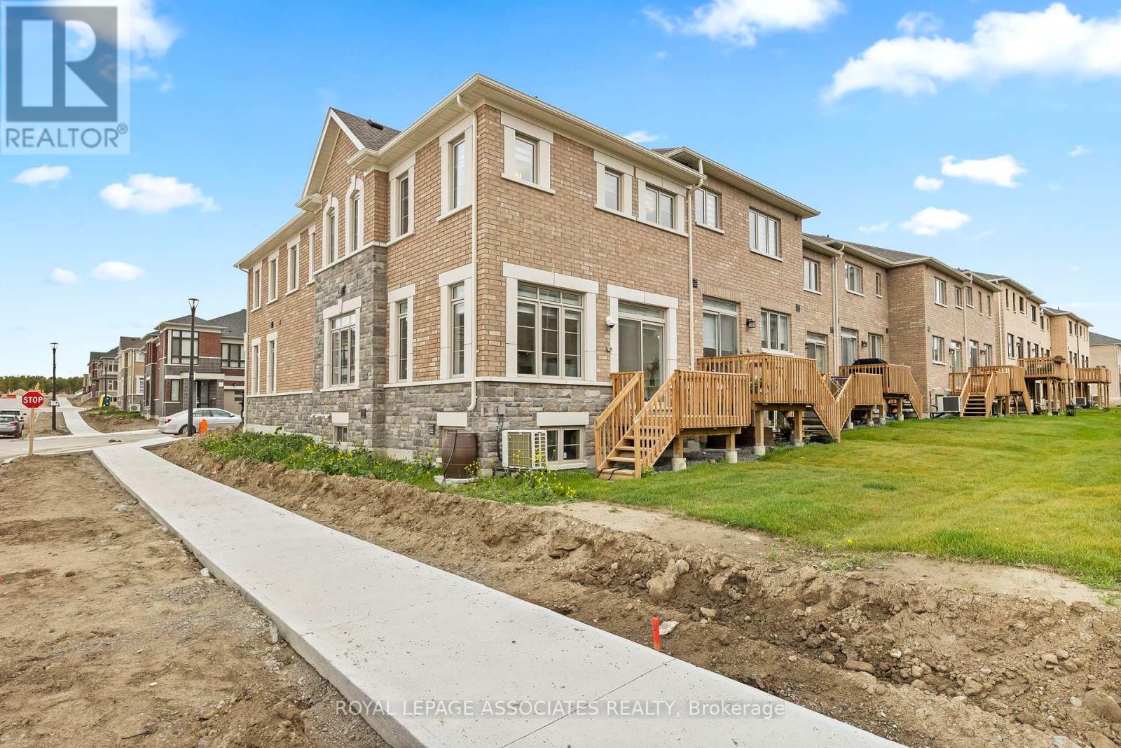 941 Grosbeak Trail, Pickering, Ontario  L1X 0P6 - Photo 36 - E12202492