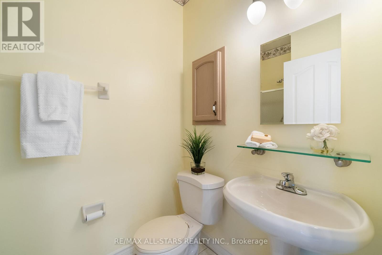 19 Christina Falls Way, Markham, Ontario  L6E 1B4 - Photo 18 - N12017393