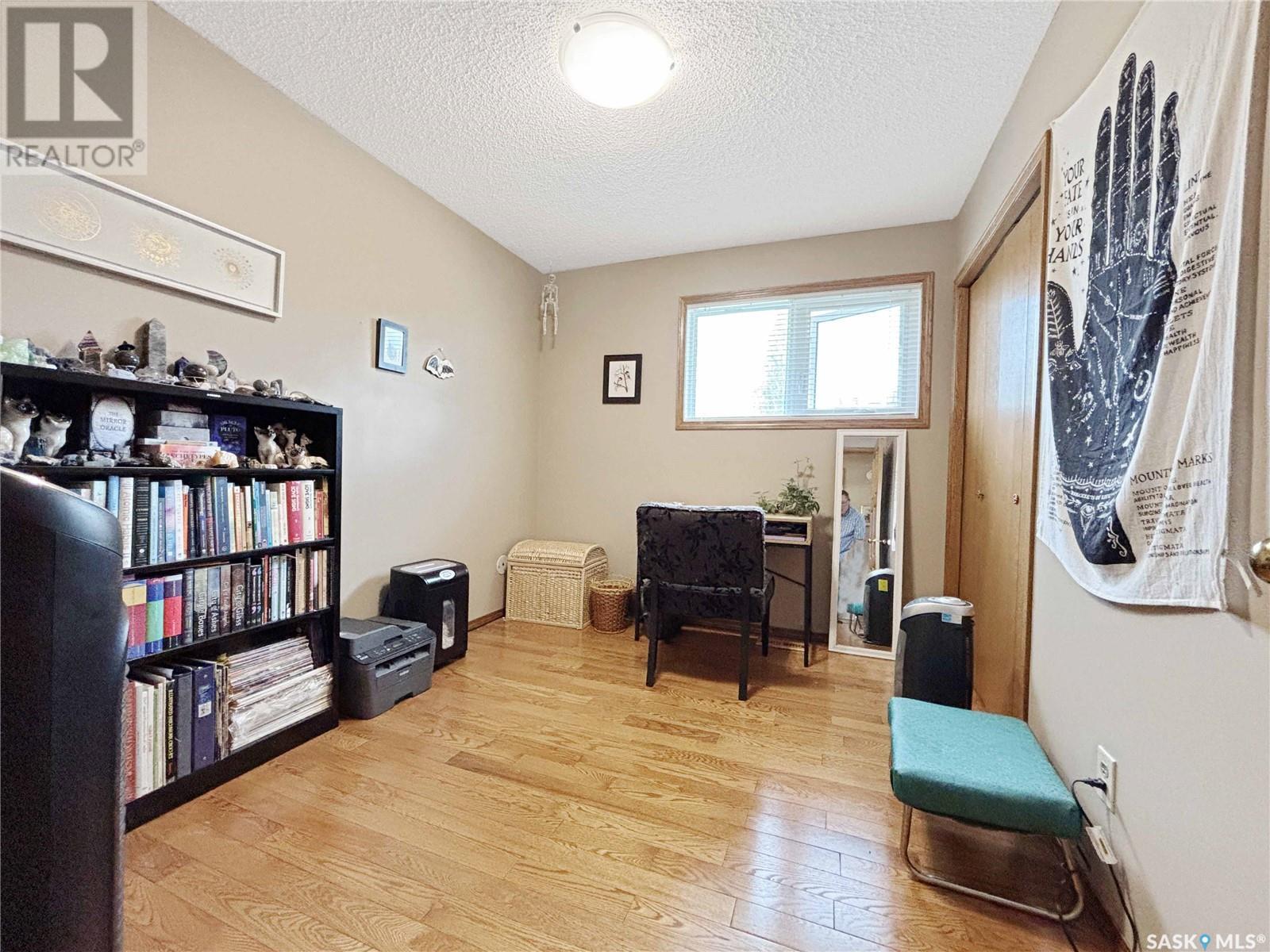215 Hogg Way, Saskatoon, Saskatchewan  S7N 3W4 - Photo 13 - SK008813