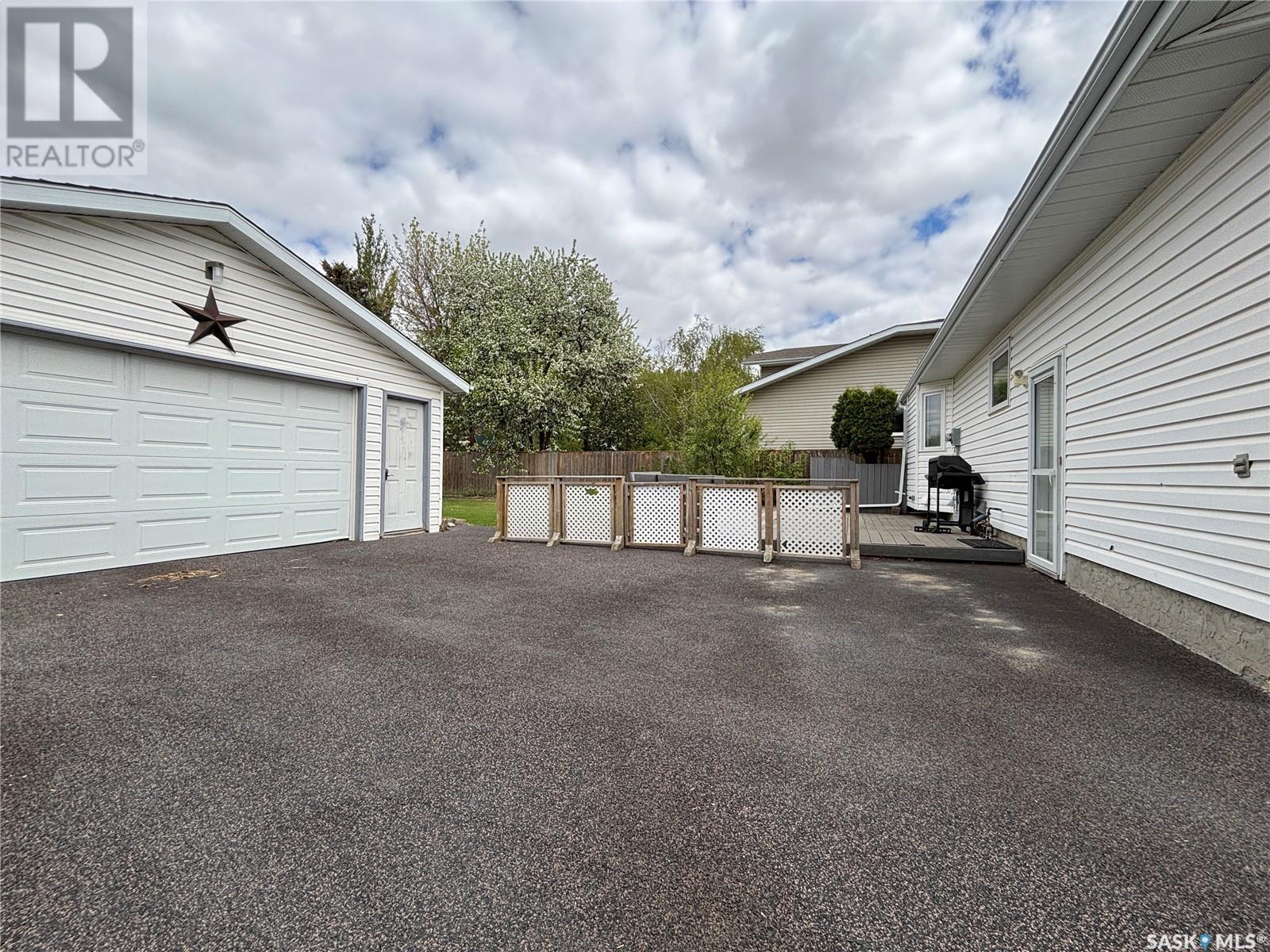 215 Hogg Way, Saskatoon, Saskatchewan  S7N 3W4 - Photo 37 - SK008813