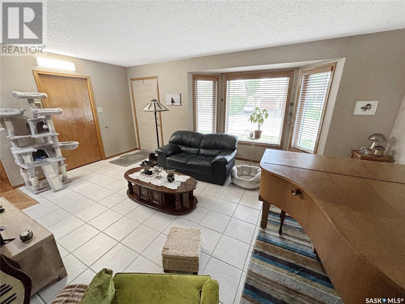 215 Hogg Way, Saskatoon, Saskatchewan  S7N 3W4 - Photo 6 - SK008813