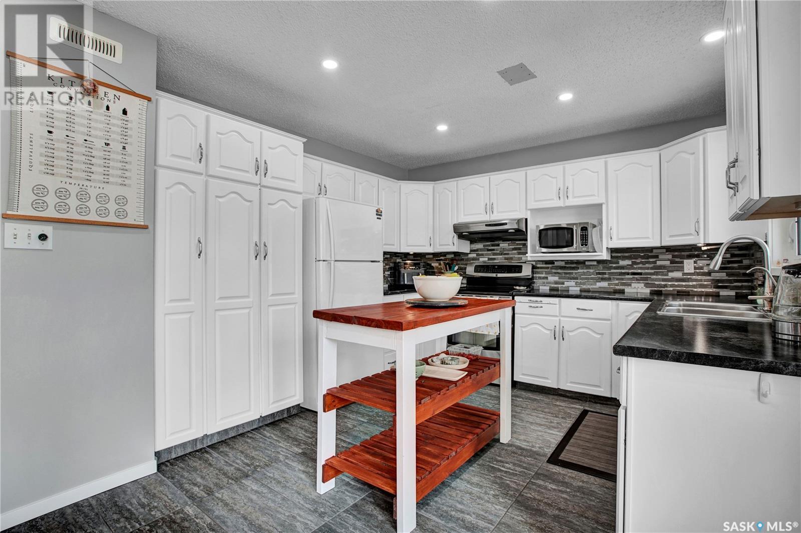 1403 Brightsand Court, Saskatoon, Saskatchewan  S7J 4Y2 - Photo 8 - SK008803