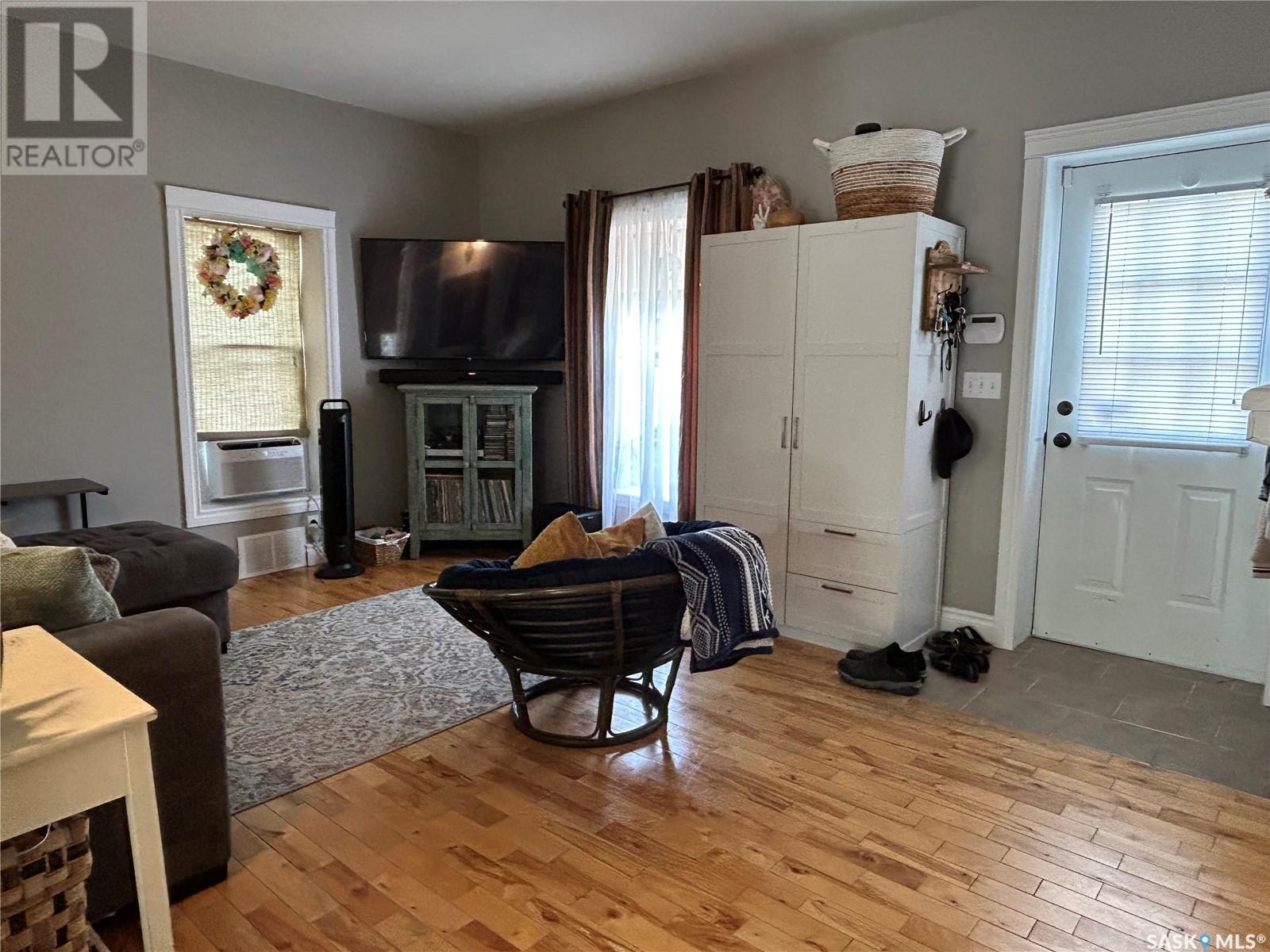 1018 3rd Street, Estevan, Saskatchewan  S4A 0R5 - Photo 3 - SK008773