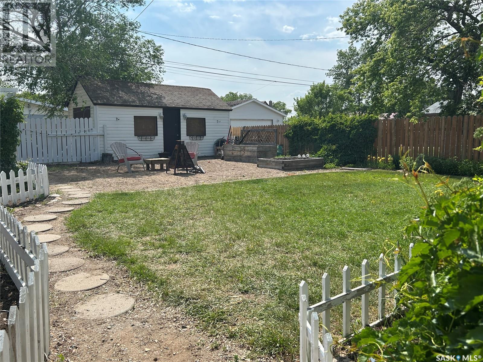 1018 3rd Street, Estevan, Saskatchewan  S4A 0R5 - Photo 42 - SK008773