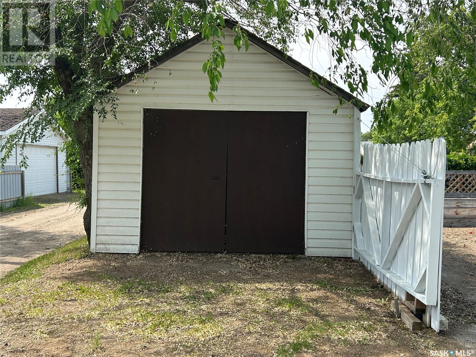 1018 3rd Street, Estevan, Saskatchewan  S4A 0R5 - Photo 44 - SK008773