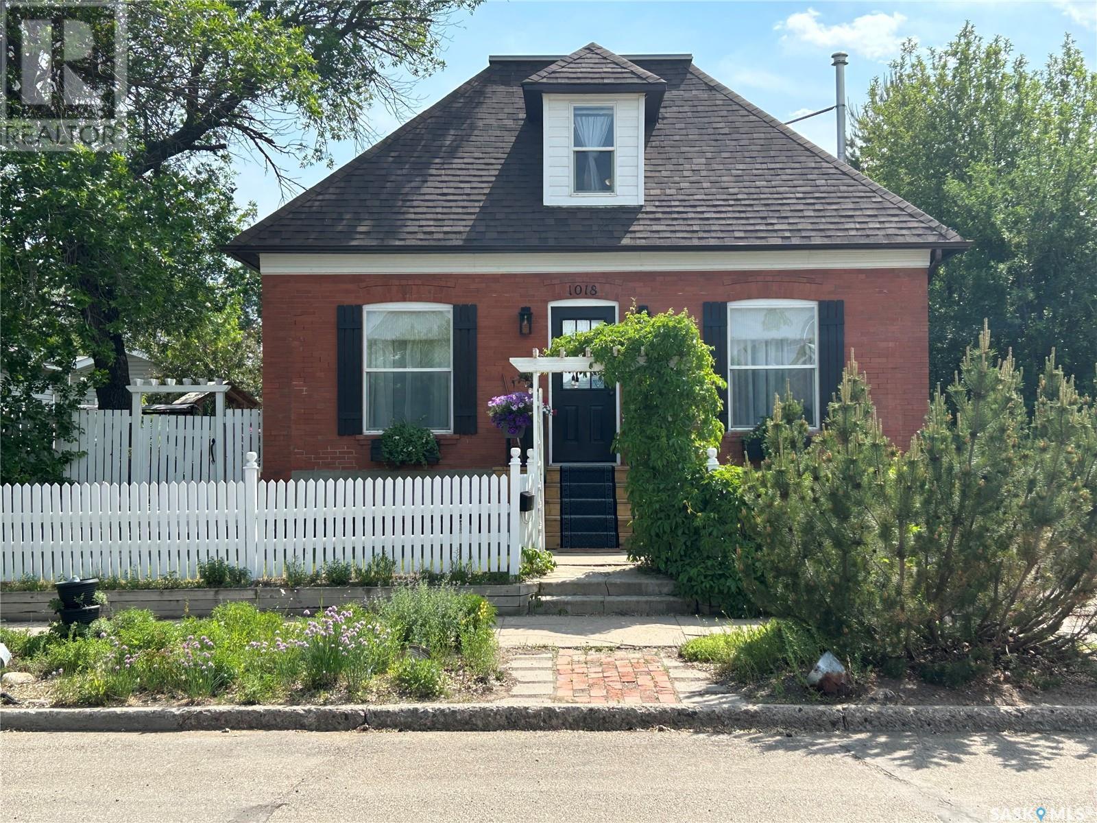1018 3rd Street, Estevan, Saskatchewan  S4A 0R5 - Photo 46 - SK008773