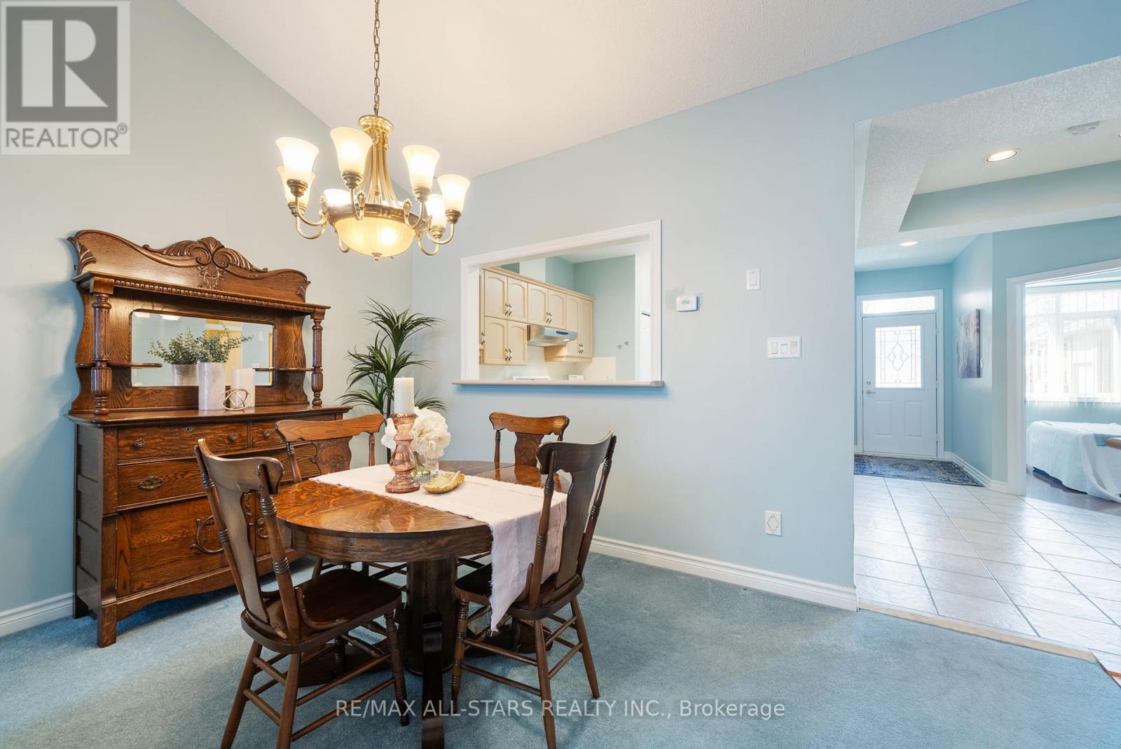 19 Christina Falls Way, Markham, Ontario  L6E 1B4 - Photo 6 - N12017393