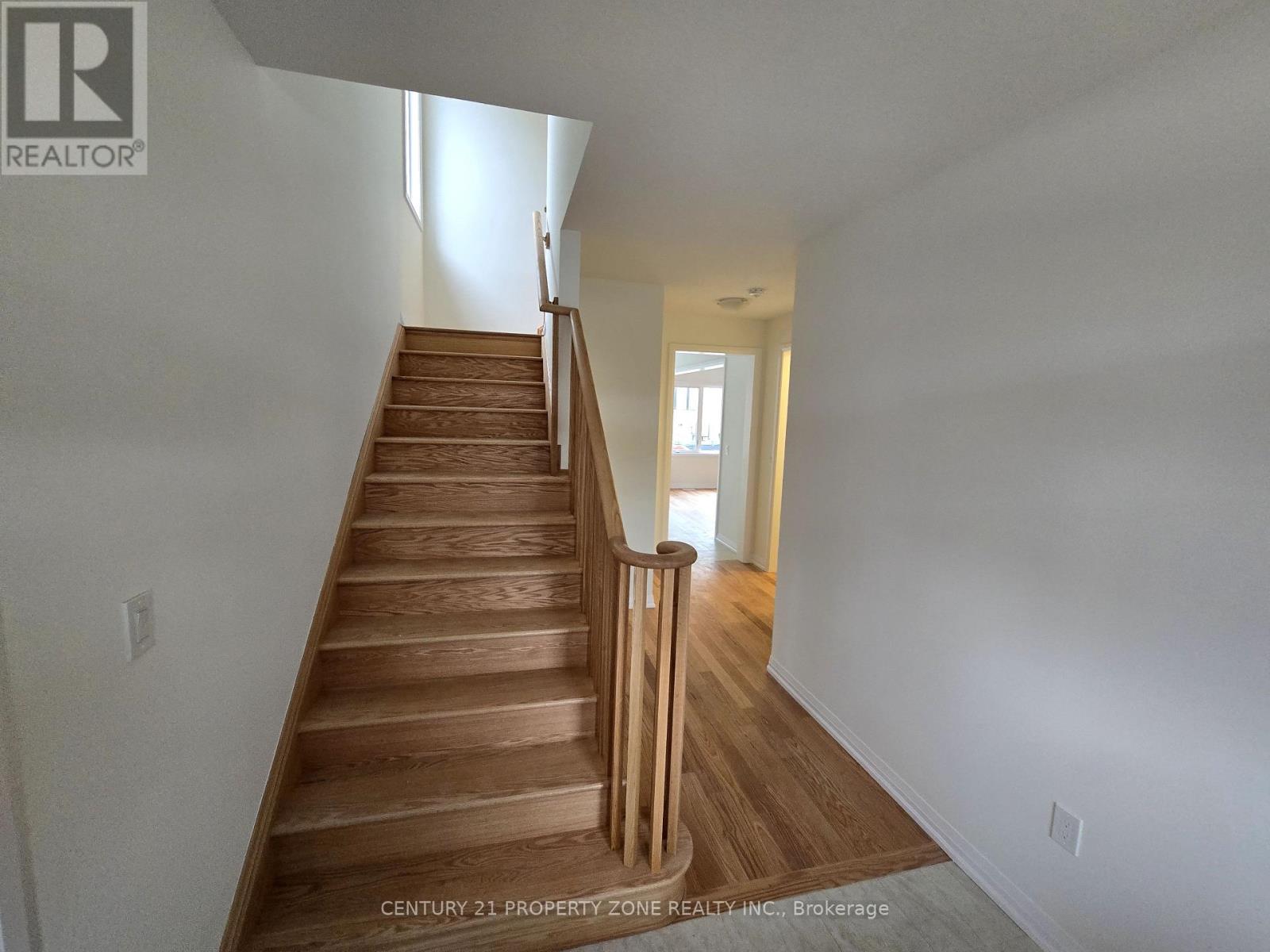 18 Stanley Avenue, Haldimand, Ontario  N3W 0J8 - Photo 2 - X12203263