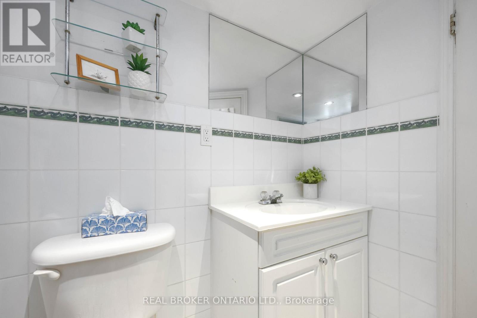 227 Jane Street, Toronto, Ontario  M6S 3Y8 - Photo 27 - W12198640