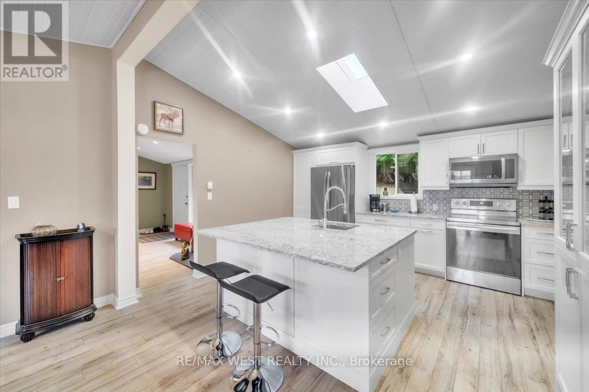 1017 Rays Lane, Minden Hills, Ontario  K0M 2K0 - Photo 9 - X12131966