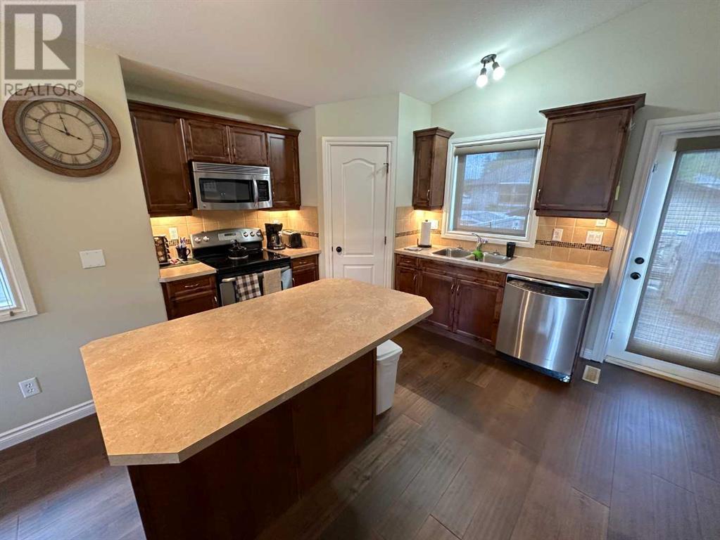 4406 58 Streetclose, Rocky Mountain House, Alberta  T4T 0A1 - Photo 2 - A2225972