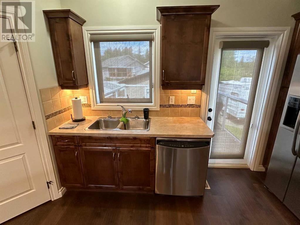 4406 58 Streetclose, Rocky Mountain House, Alberta  T4T 0A1 - Photo 5 - A2225972