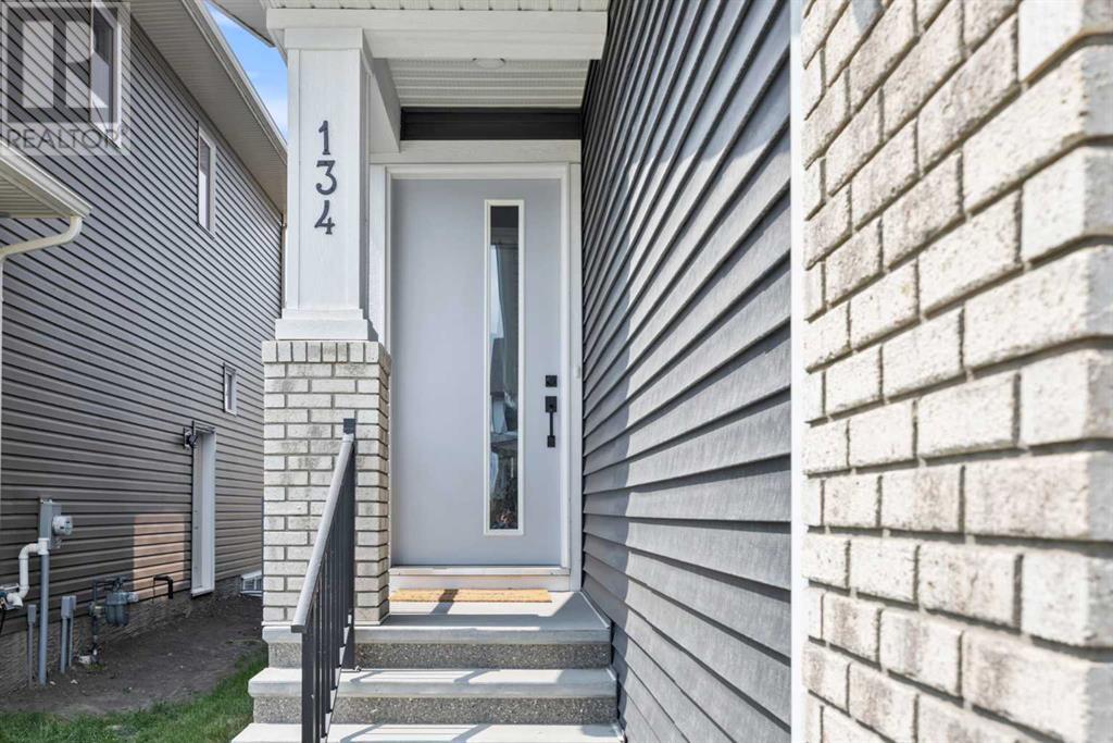 134 Sandpiper Bend, Chestermere, Alberta  T1X 0P8 - Photo 2 - A2227277