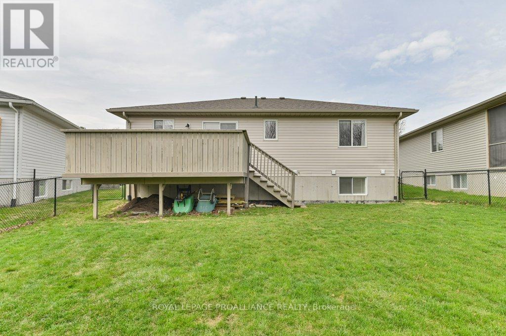 17 Stonegate Crescent, Quinte West, Ontario  K0K 2C0 - Photo 36 - X12206399
