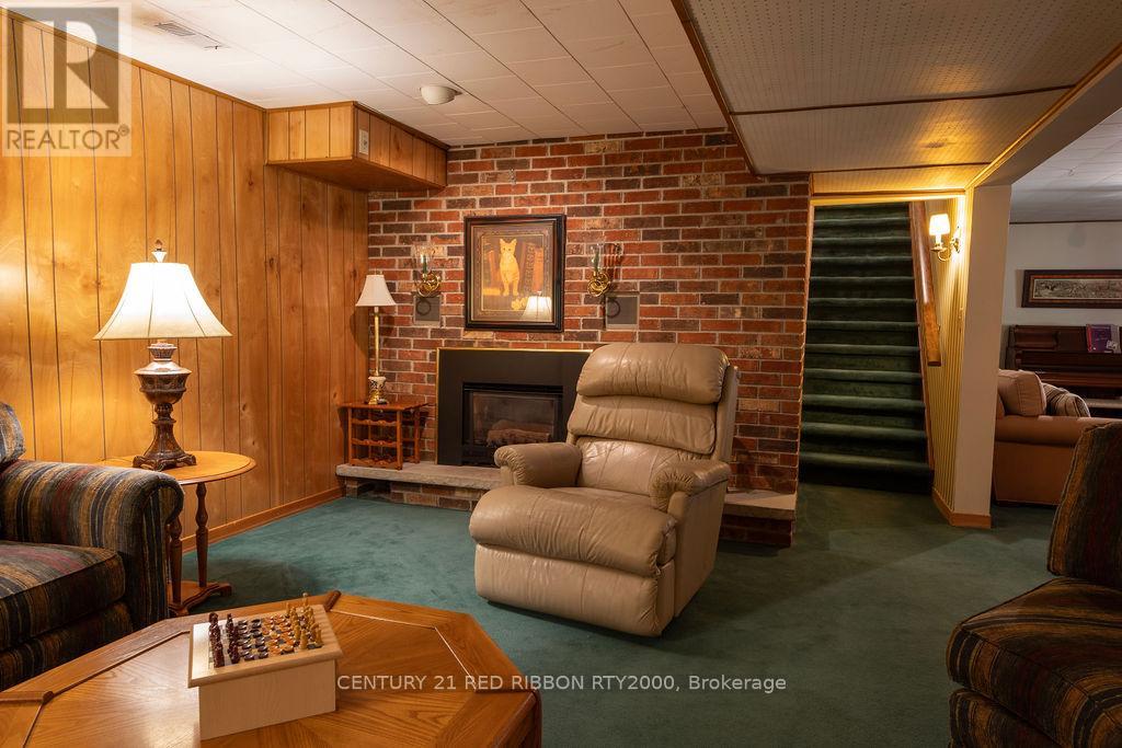 24387 Saxton Road, Strathroy-Caradoc, Ontario  N7G 3H4 - Photo 25 - X12206392