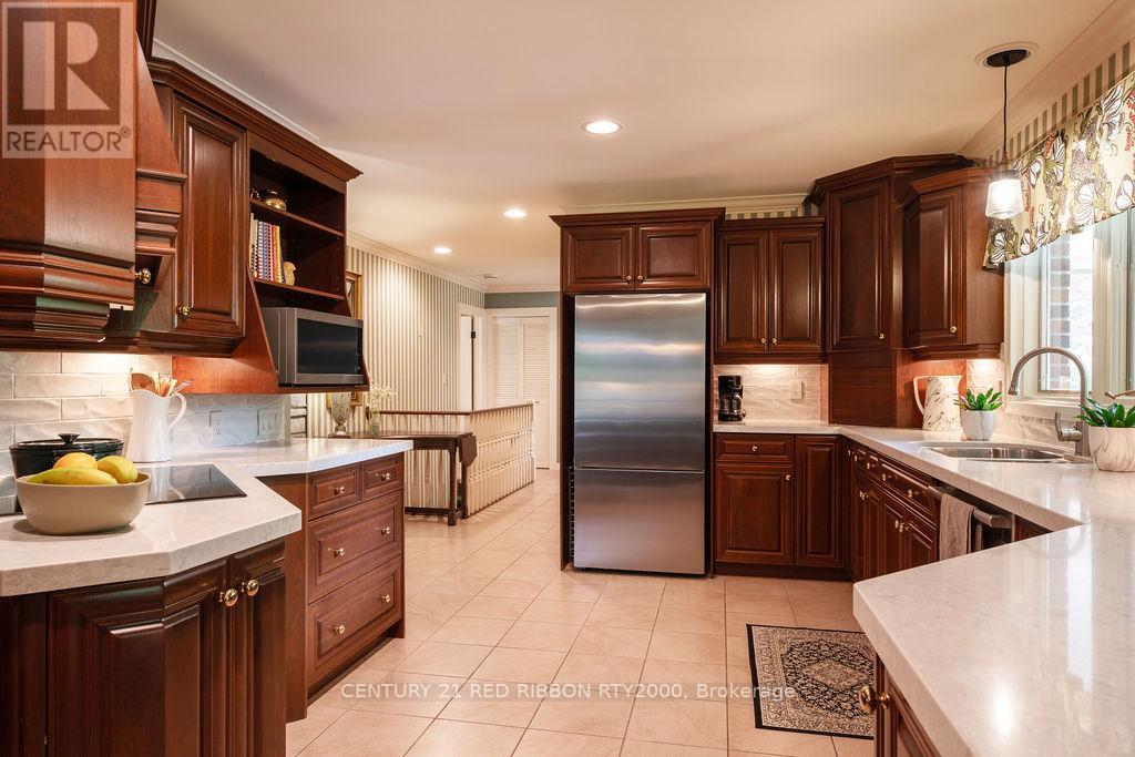 24387 Saxton Road, Strathroy-Caradoc, Ontario  N7G 3H4 - Photo 4 - X12206392