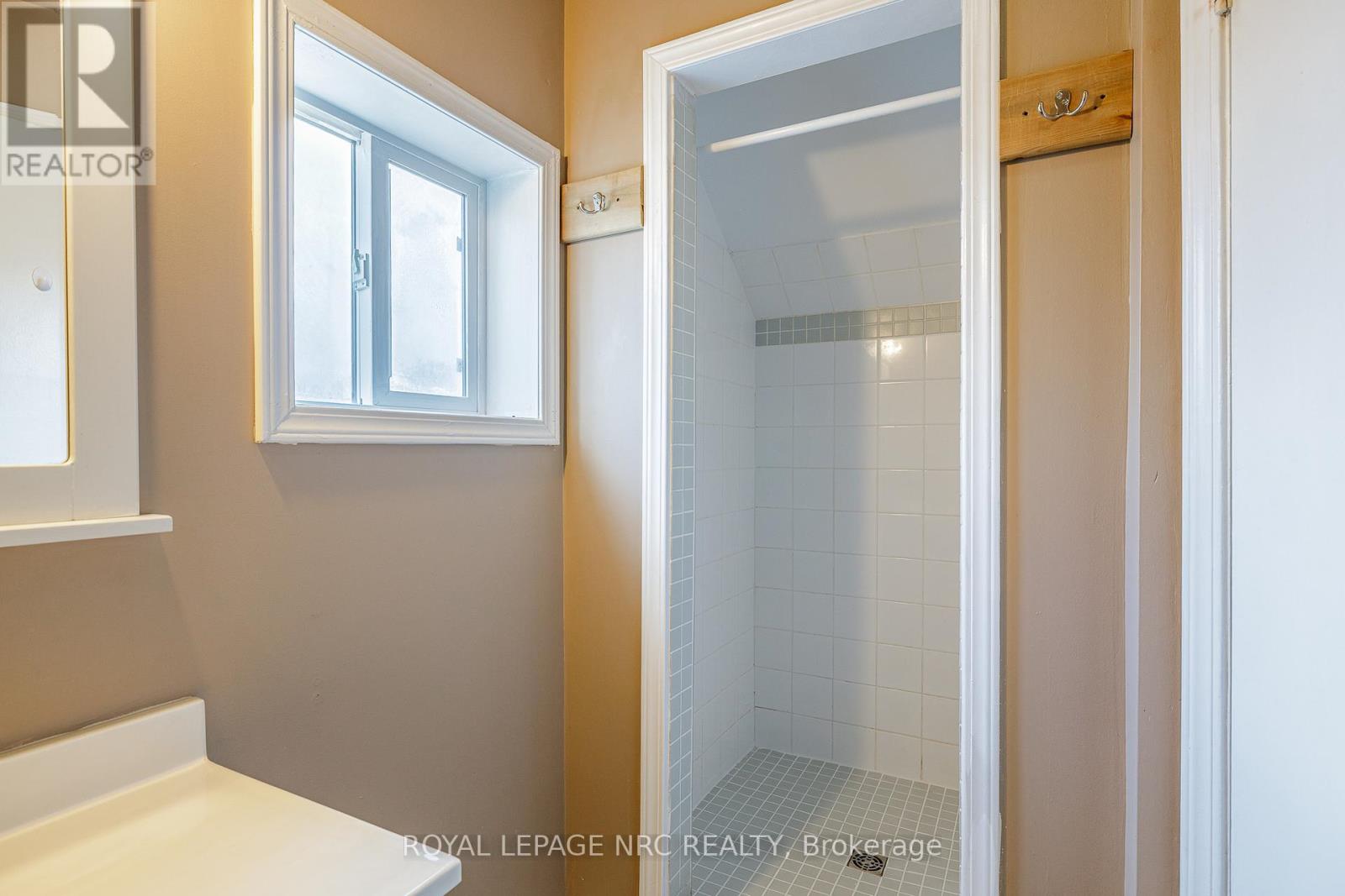 4160 Dorchester Road, Niagara Falls (Morrison), Ontario  L2E 6N2 - Photo 18 - X12206457