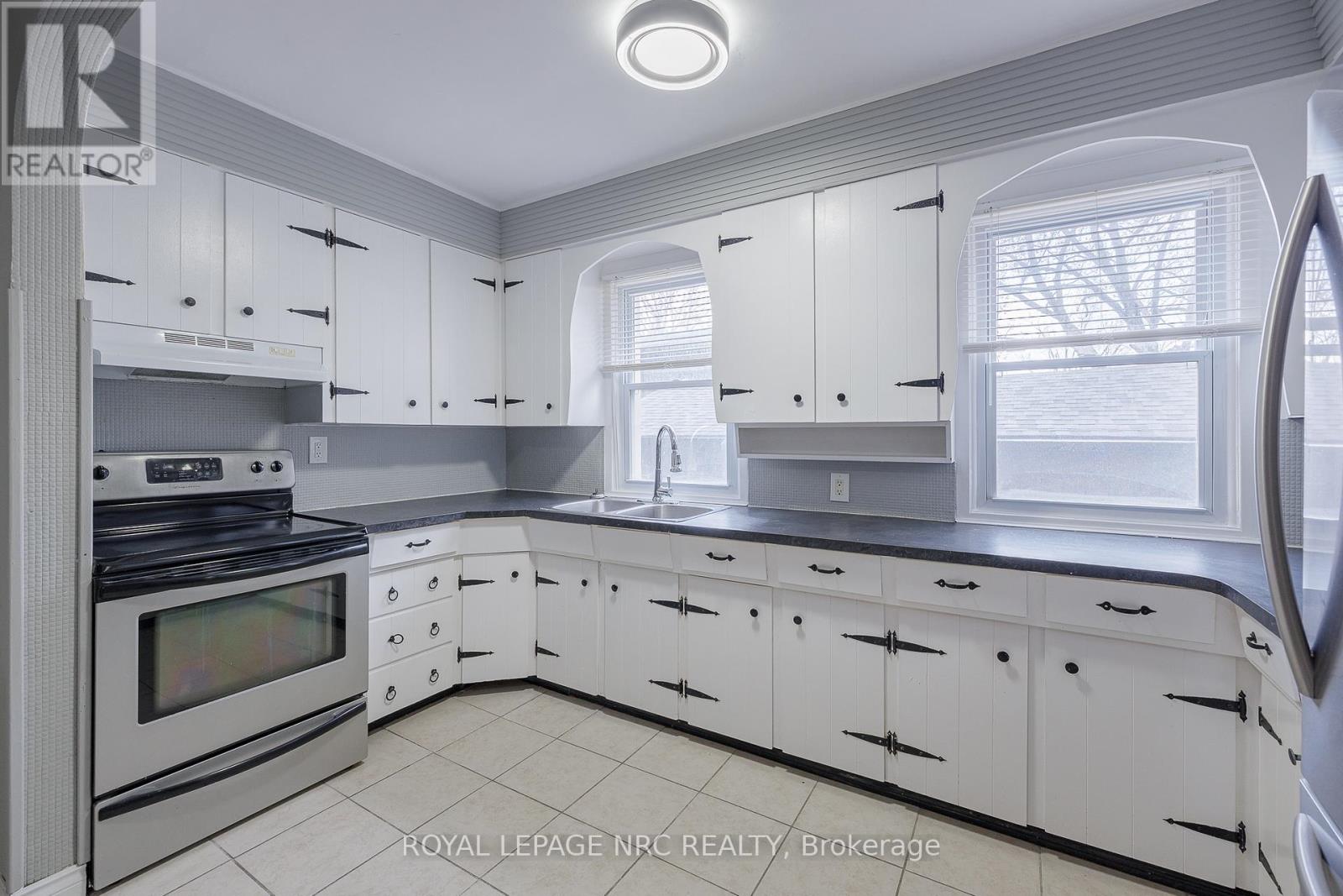 4160 Dorchester Road, Niagara Falls (Morrison), Ontario  L2E 6N2 - Photo 6 - X12206457
