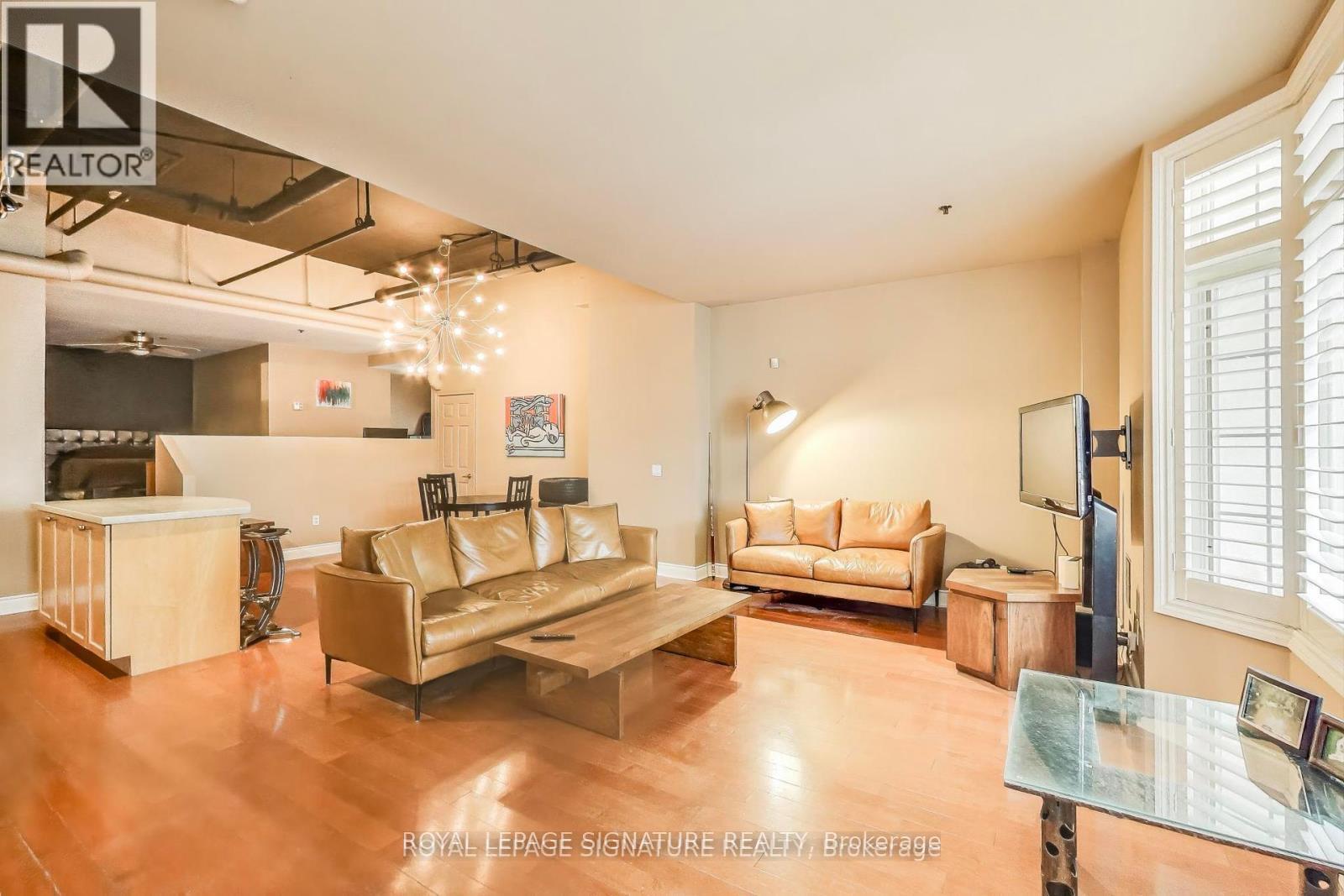 72 ST. PATRICK STREET, Toronto, Ontario