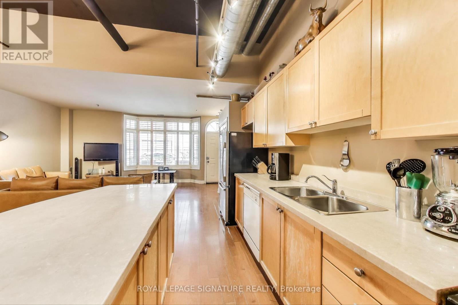 72 St. Patrick Street, Toronto, Ontario  M5T 1V1 - Photo 5 - C12206278