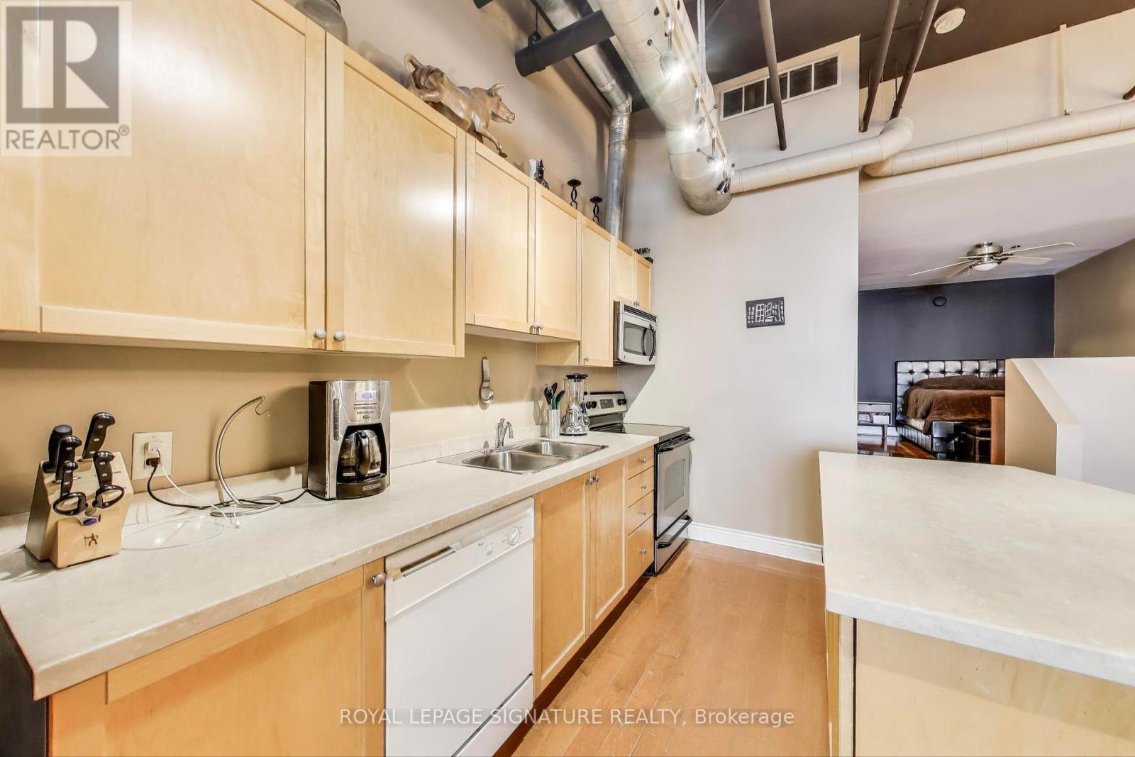72 St. Patrick Street, Toronto, Ontario  M5T 1V1 - Photo 6 - C12206278