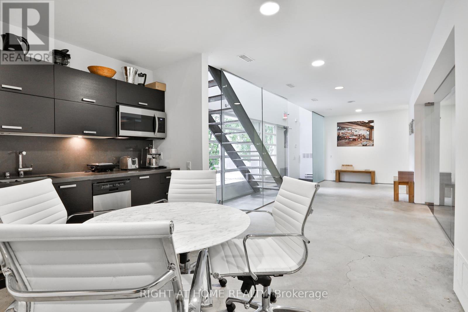 660r College Street, Toronto, Ontario  M6G 1B8 - Photo 10 - C12206319