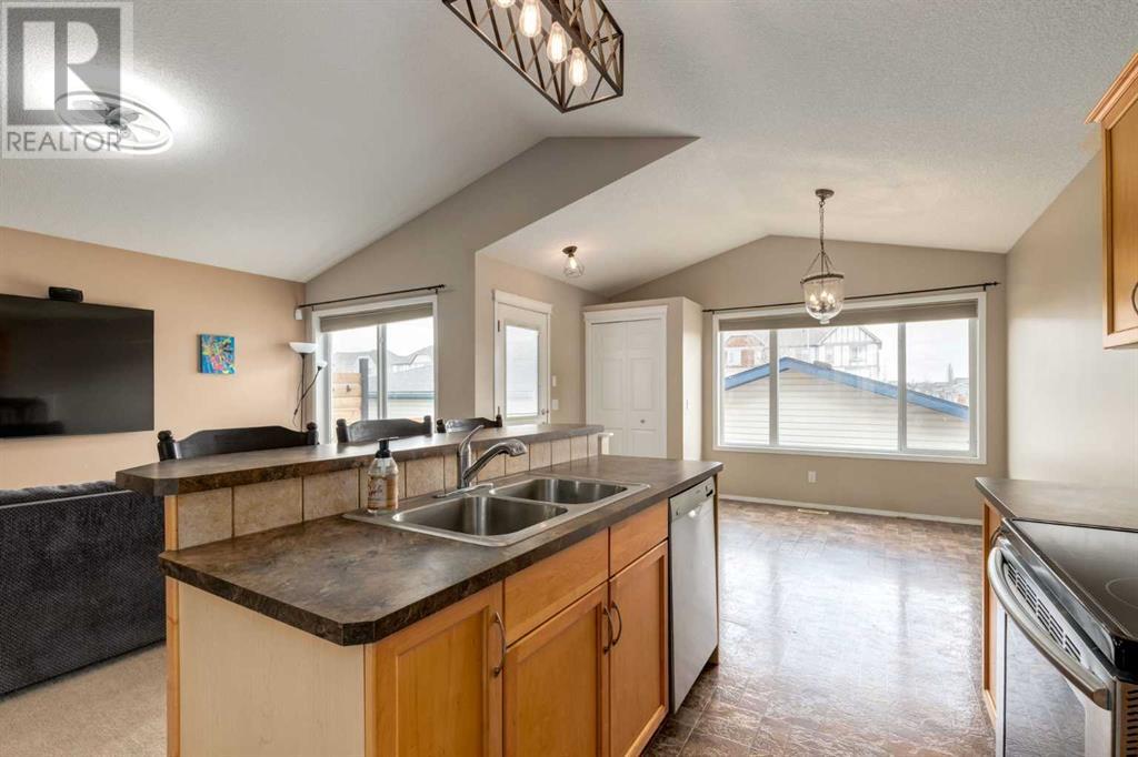 Property at 100 Copperfield Rise SE image 3
