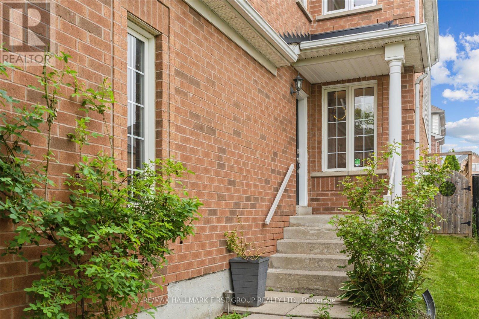 27 Shenandoah Drive, Whitby, Ontario  L1P 1S9 - Photo 2 - E12206281
