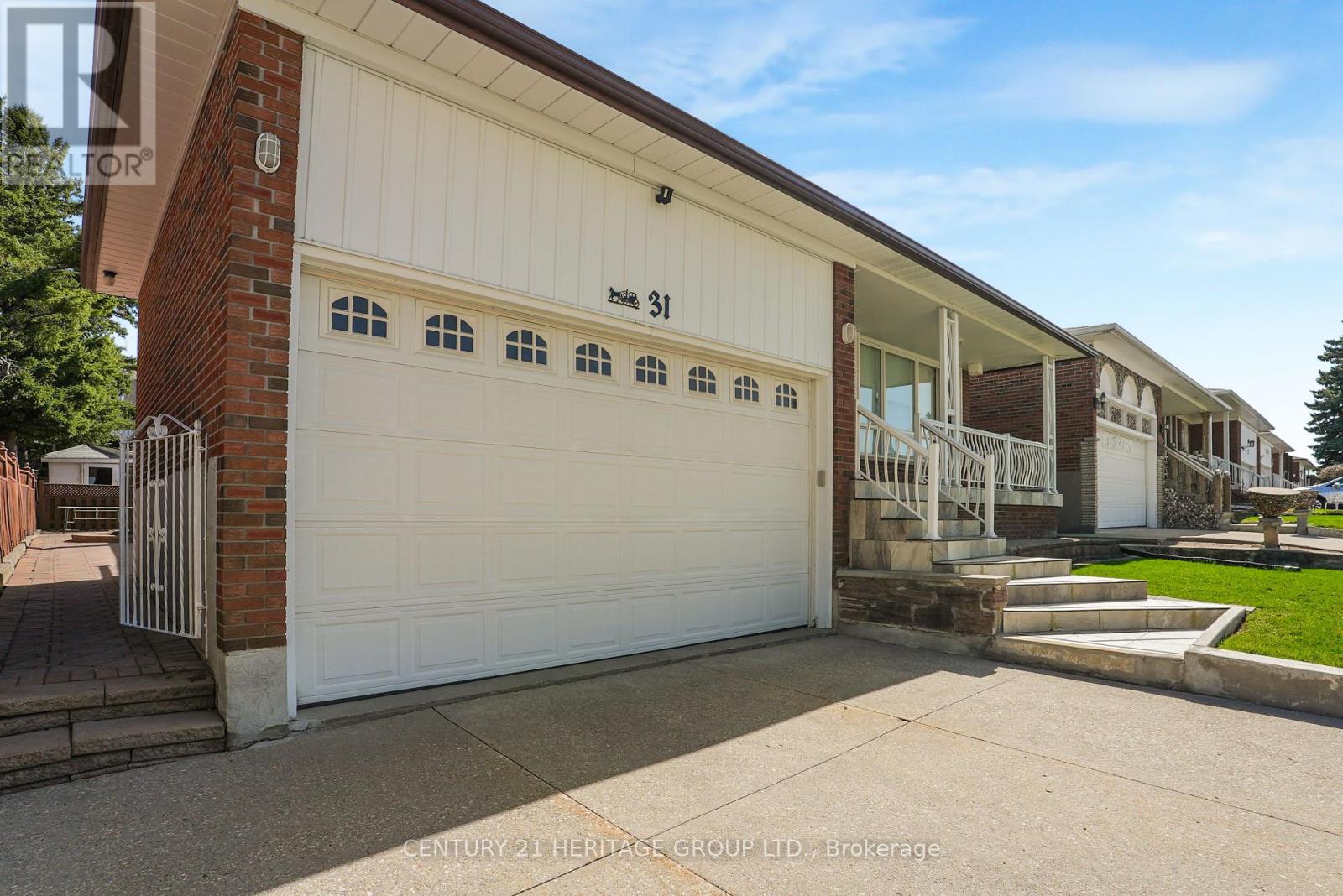 31 Scarden Avenue, Toronto, Ontario  M1T 1V8 - Photo 4 - E12206335