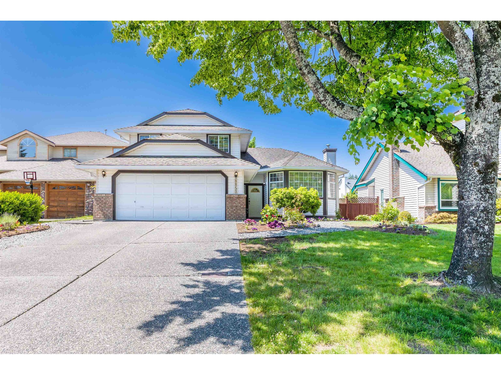 8857 158 STREET, surrey, British Columbia