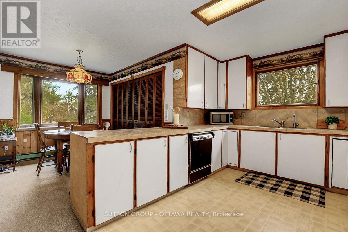 56 Lefty Lane, Whitewater Region, Ontario  K0J 1Y0 - Photo 15 - X12206498