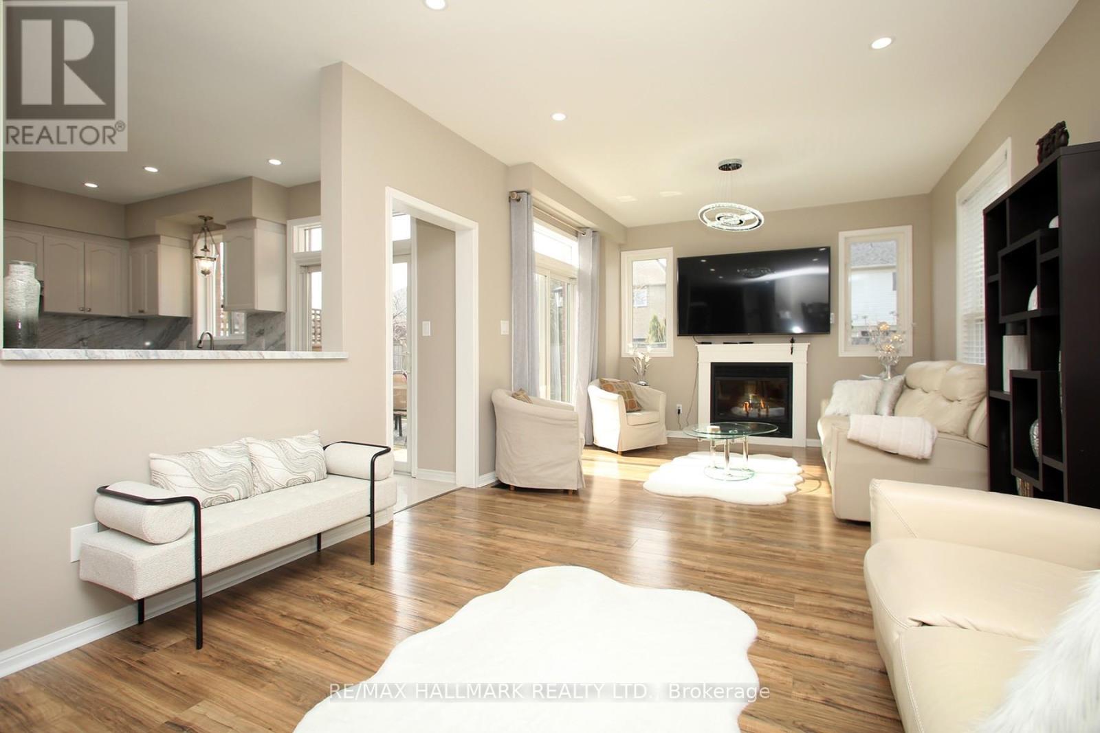53 Russell Barton Lane, Uxbridge, Ontario  L9P 1Z2 - Photo 4 - N12206277