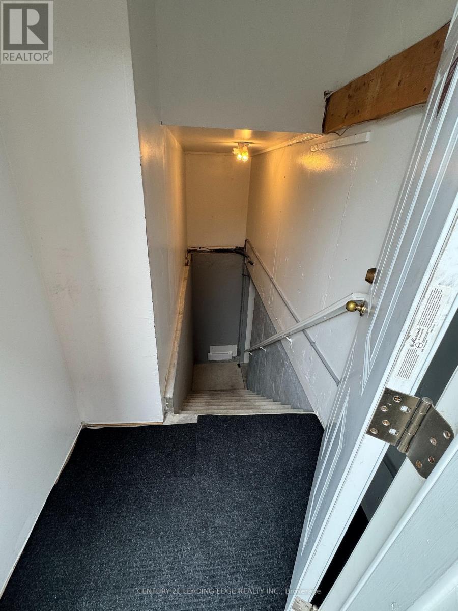 63 Canterbury Court, Richmond Hill, Ontario  L4C 8E7 - Photo 13 - N12206283