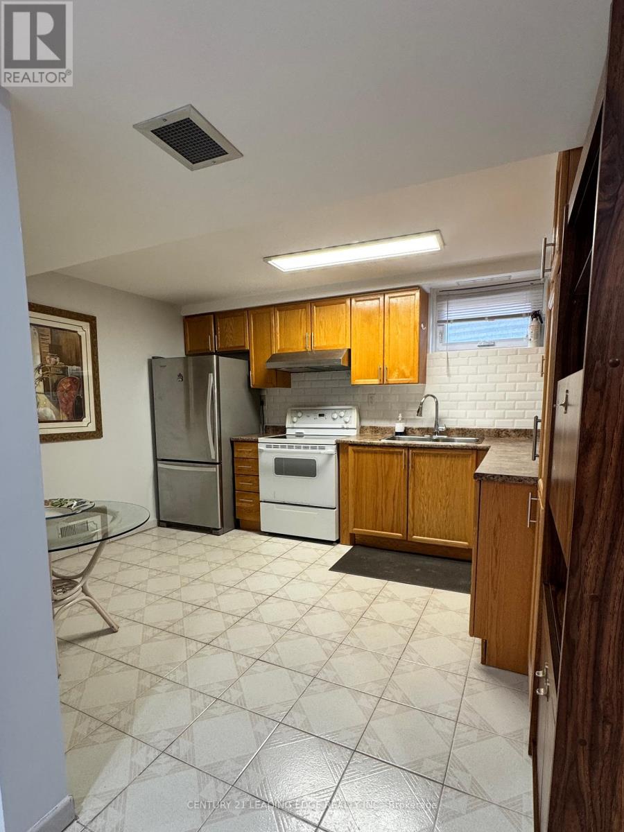 63 Canterbury Court, Richmond Hill, Ontario  L4C 8E7 - Photo 9 - N12206283