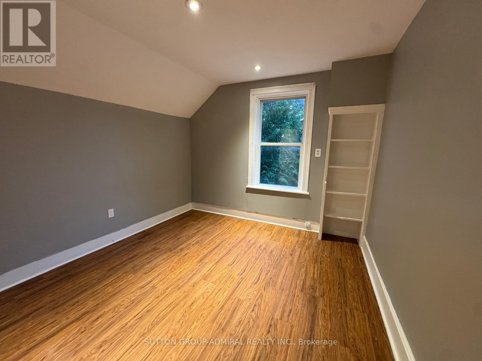 Front - 31 Machell Avenue, Aurora, Ontario  L4G 2R6 - Photo 8 - N12206318