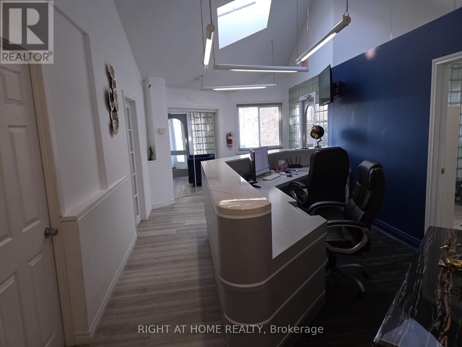 Main Floor - 10014 Yonge Street N, Richmond Hill, Ontario  L4C 1T8 - Photo 12 - N12206370