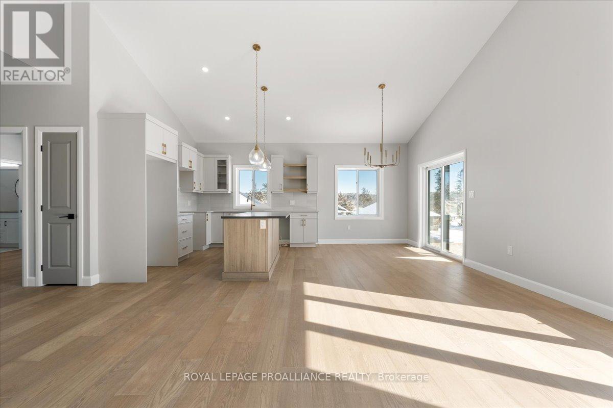 47 Rosewood Drive, Quinte West, Ontario  K0K 2C0 - Photo 5 - X12206490