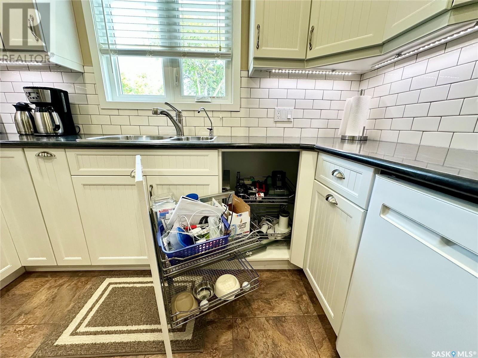 1281 98th Street, North Battleford, Saskatchewan  S9A 0L8 - Photo 8 - SK008810