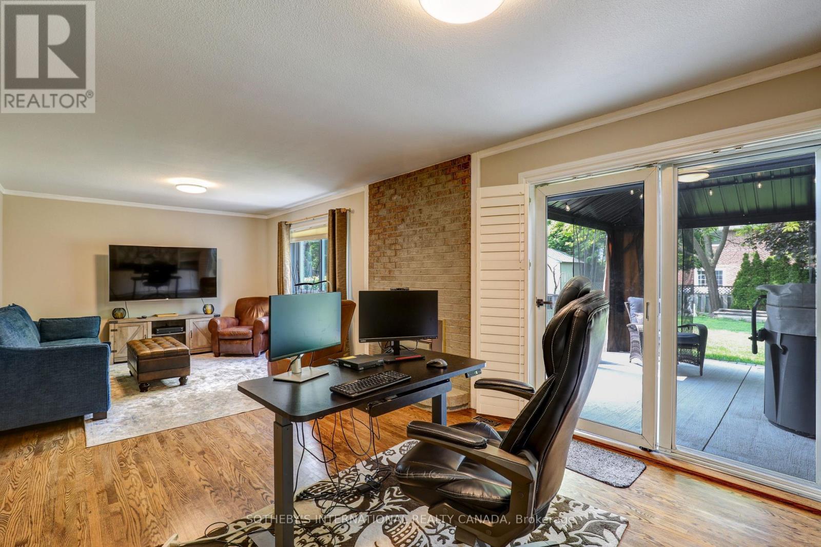 8 Hunting Ridge, Toronto, Ontario  M9R 1B5 - Photo 11 - W12206289