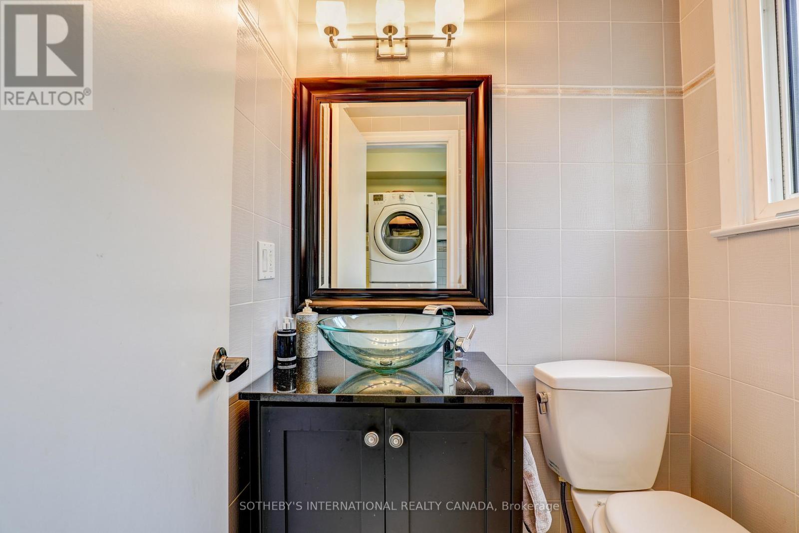 8 Hunting Ridge, Toronto, Ontario  M9R 1B5 - Photo 14 - W12206289