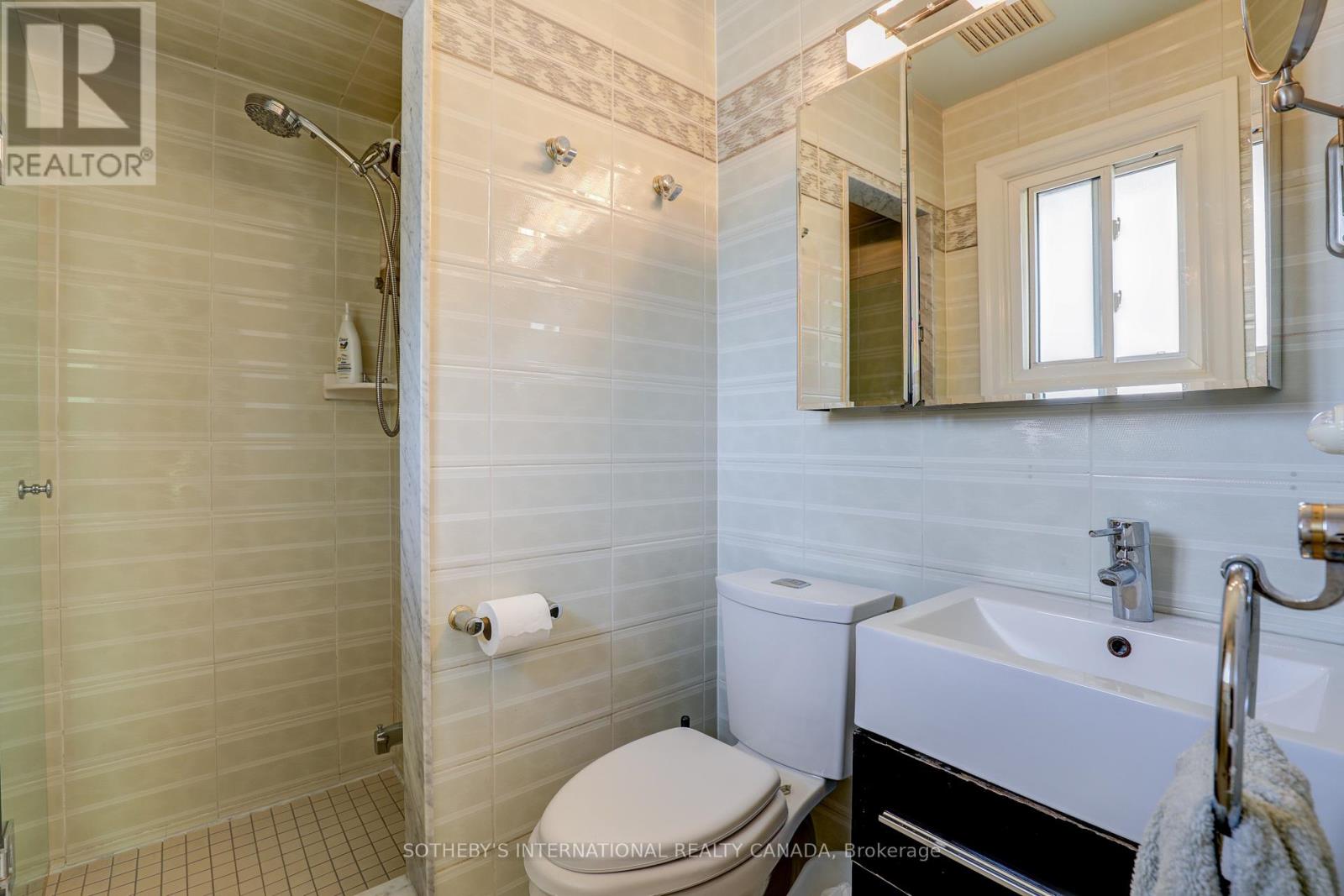 8 Hunting Ridge, Toronto, Ontario  M9R 1B5 - Photo 19 - W12206289