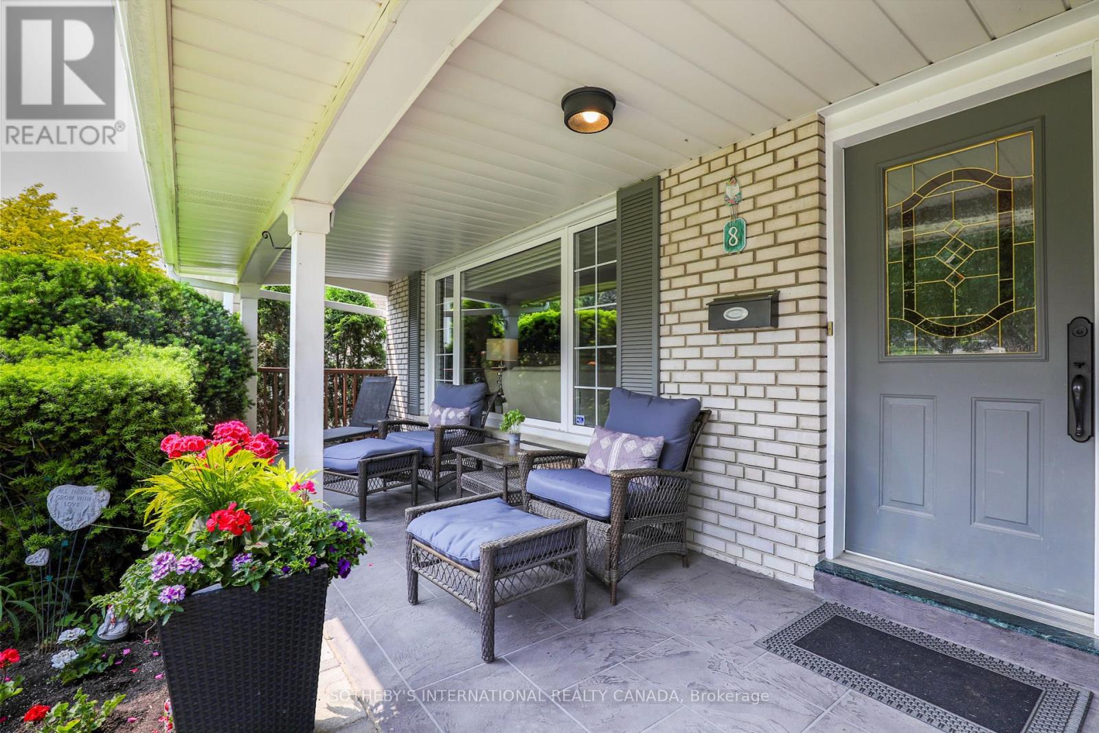 8 Hunting Ridge, Toronto, Ontario  M9R 1B5 - Photo 2 - W12206289