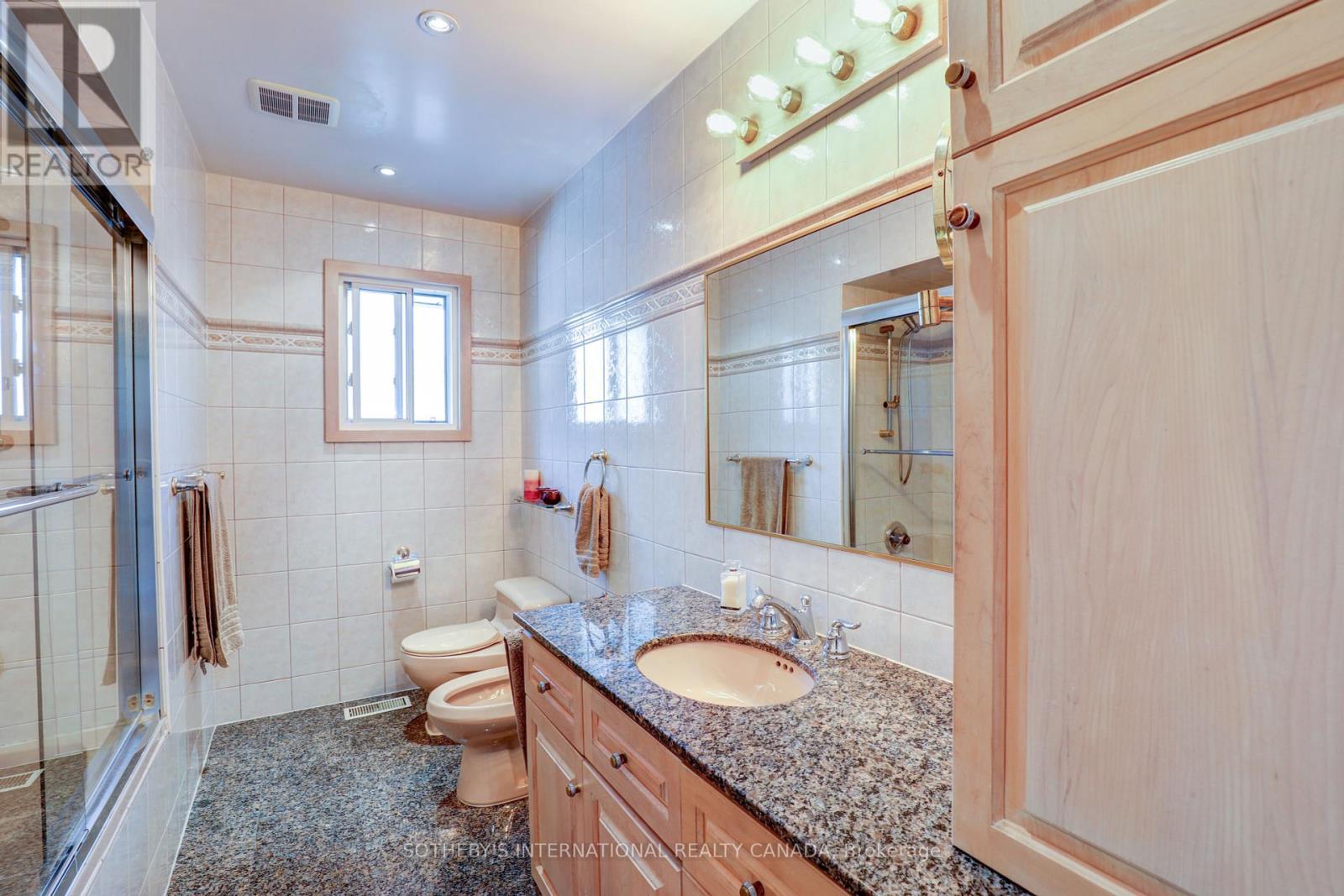 8 Hunting Ridge, Toronto, Ontario  M9R 1B5 - Photo 20 - W12206289