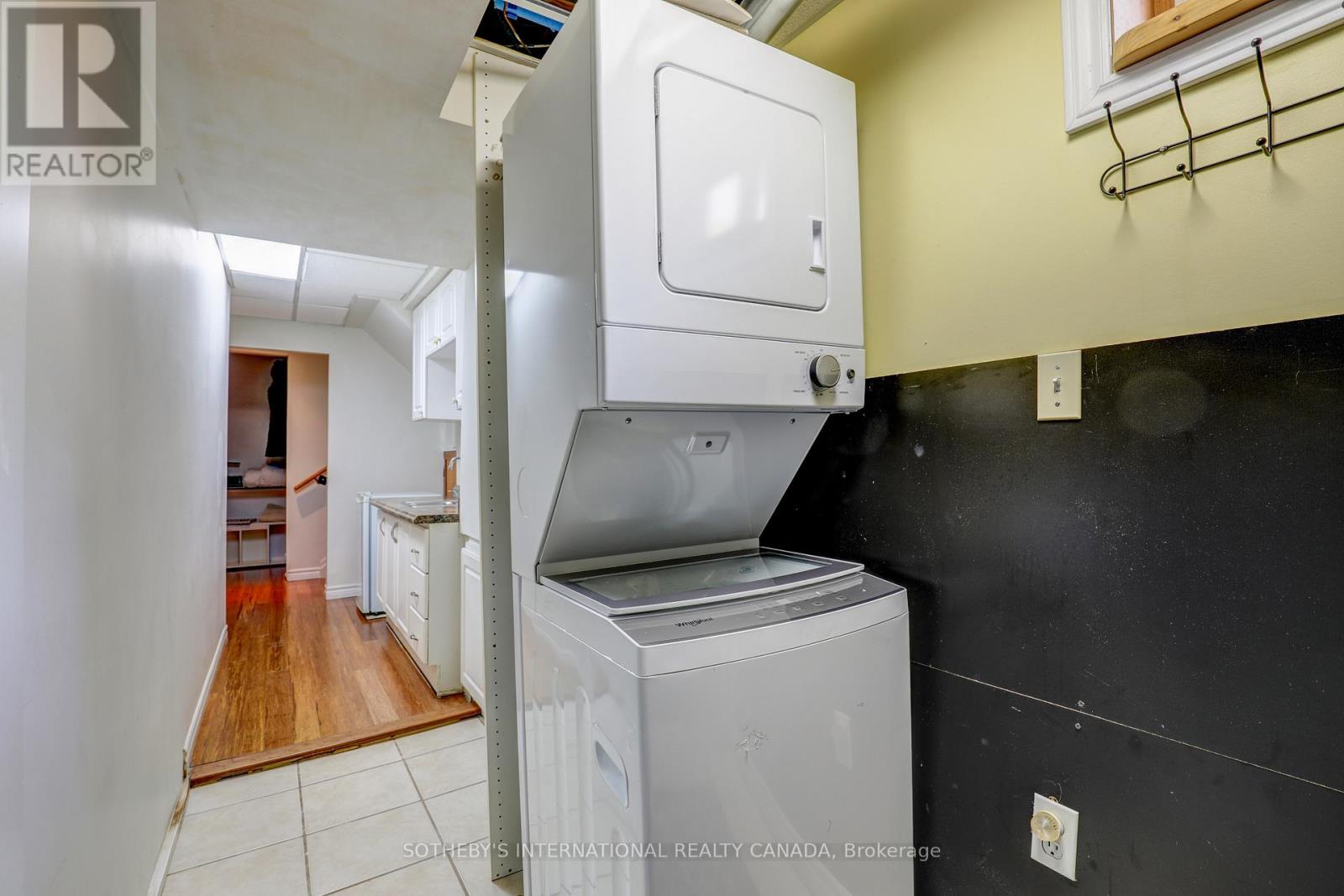 8 Hunting Ridge, Toronto (Willowridge-Martingrove-Richview), Ontario  M9R 1B5 - Photo 21 - W12206289