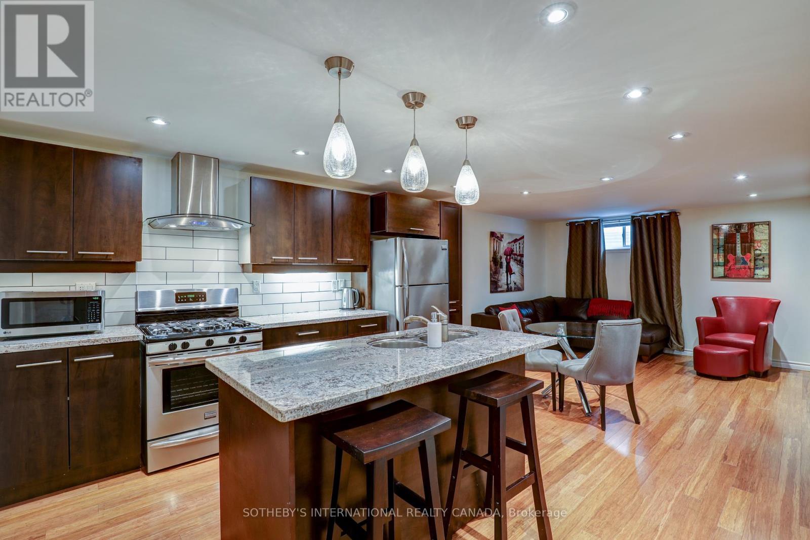 8 Hunting Ridge, Toronto, Ontario  M9R 1B5 - Photo 22 - W12206289