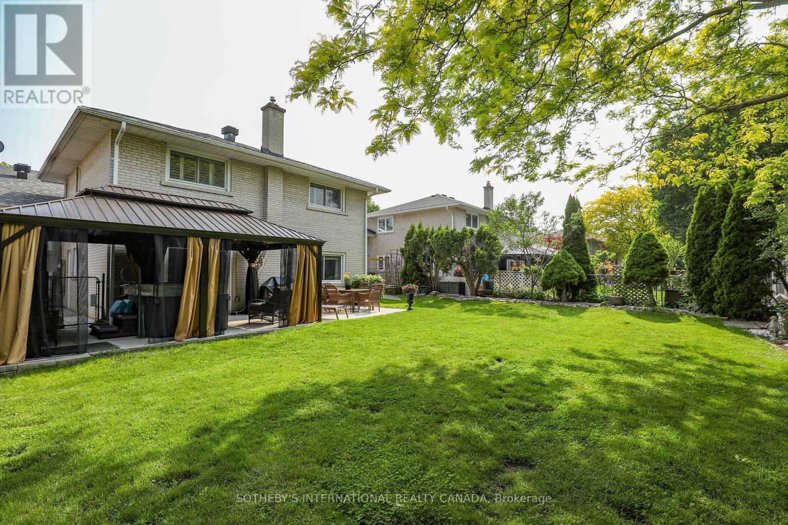 8 Hunting Ridge, Toronto, Ontario  M9R 1B5 - Photo 31 - W12206289