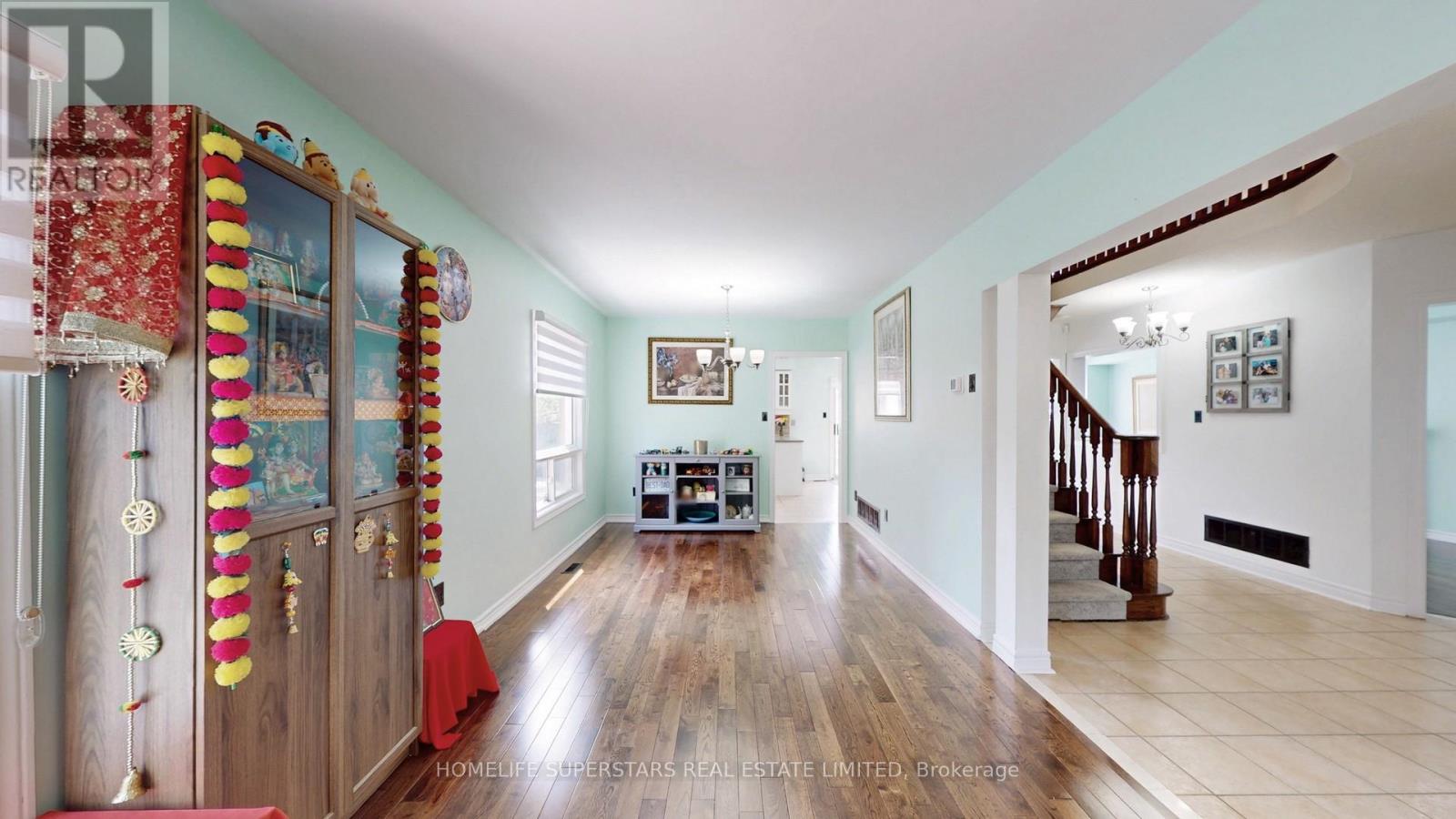 54 Mount Mckinley Lane, Brampton, Ontario  L6R 2C2 - Photo 6 - W12206298